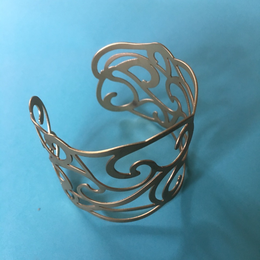 NWOT Just Jewelry Gold Cuff Bracelet